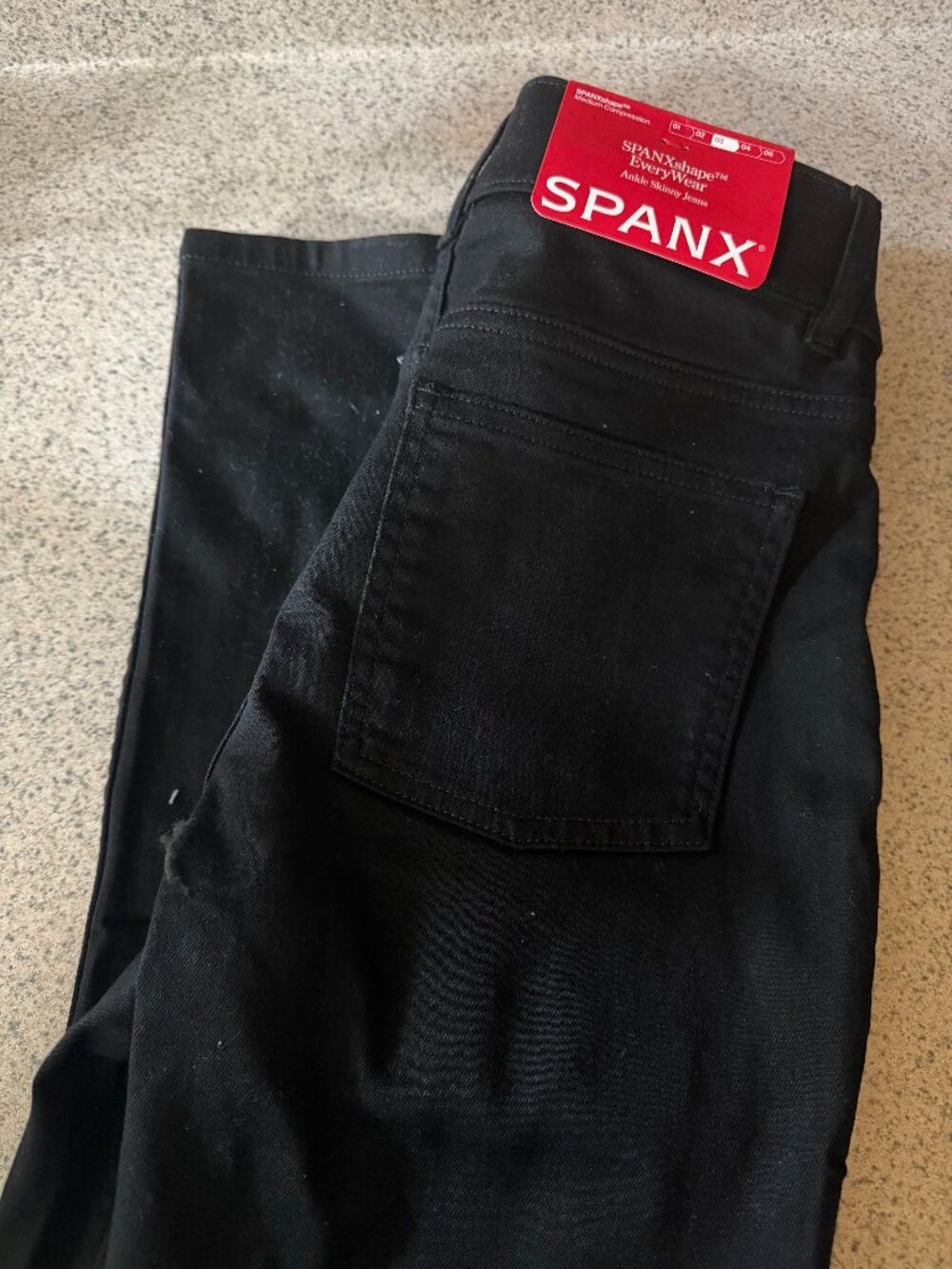 NWT!! SPANXshape EveryWear Pull-On Black Ankle Skinny Jeans - Size Medium